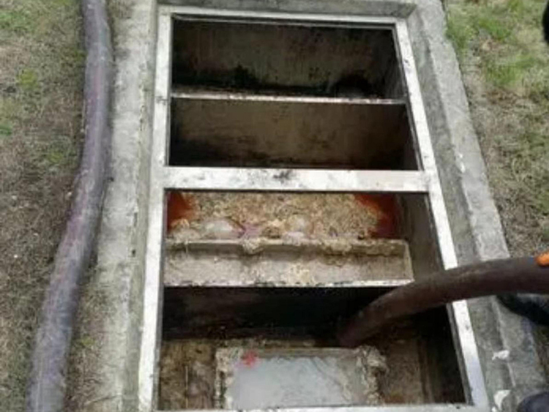 四更镇隔油池清理